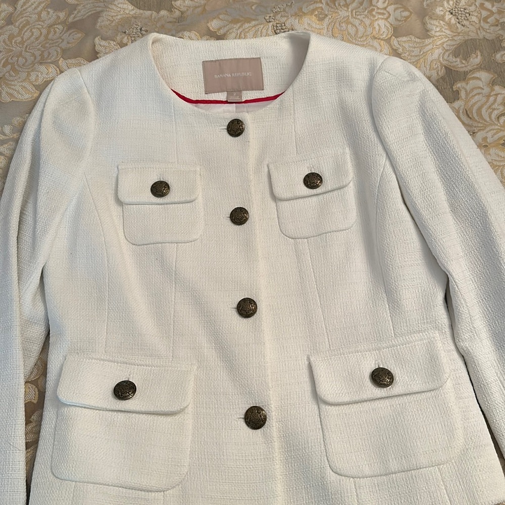 Banana republic size 2 blazer white mint condition